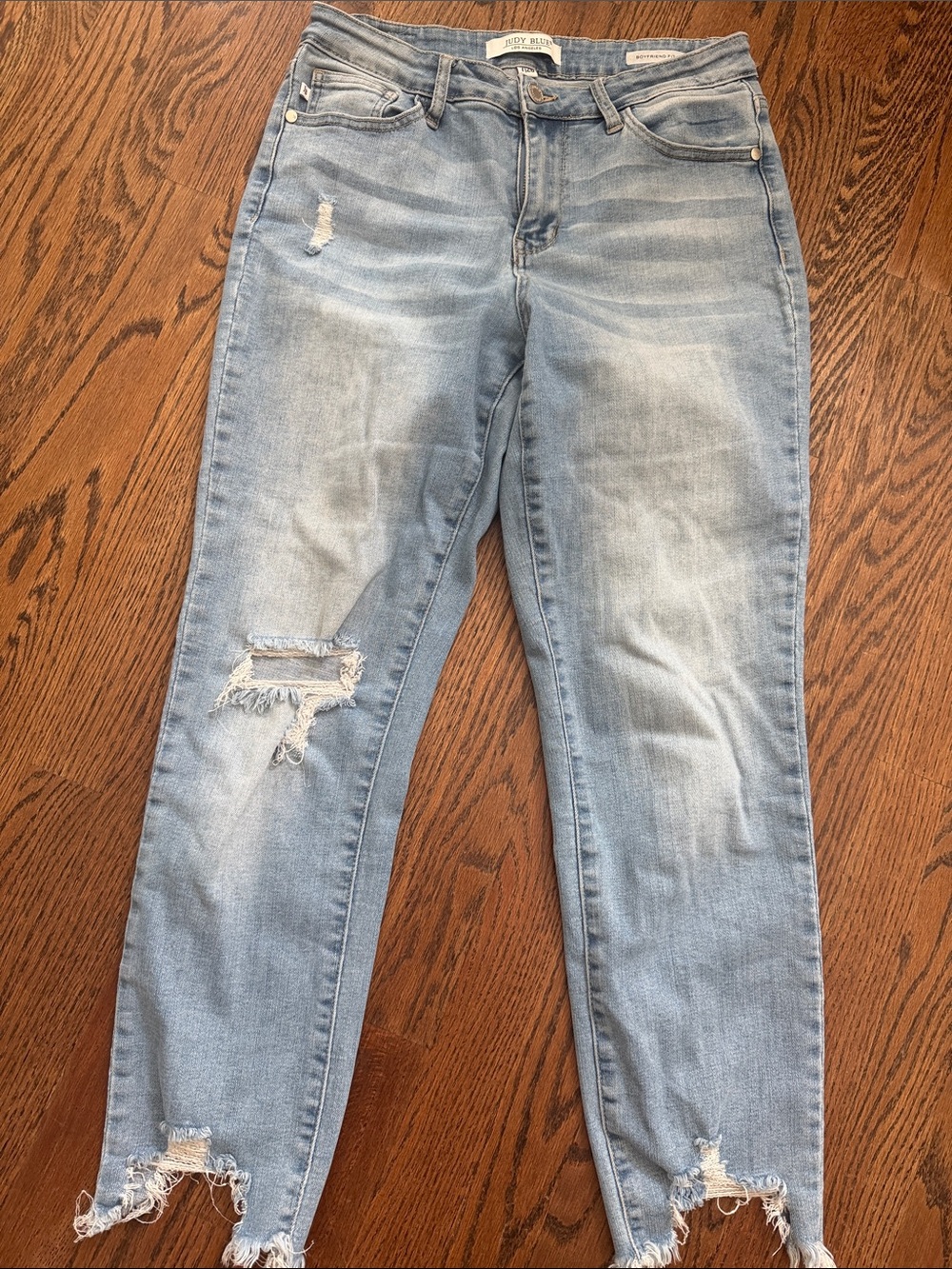 Judy Blue Light Wash Distressed Ankle Jeans sz 7/28